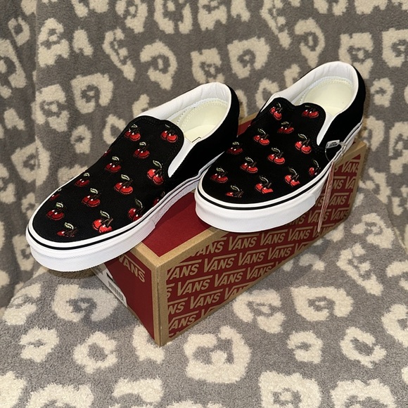 Vans Classic Slip-On π Cherries π βOff the Wallβ New & Never Worn ππ - Picture 17 of 17